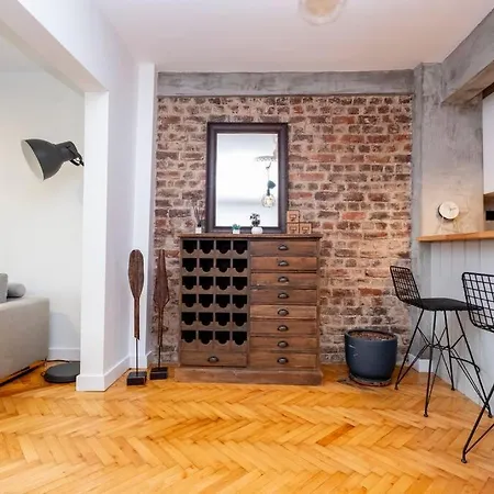 Cosy With Garden Balcony *